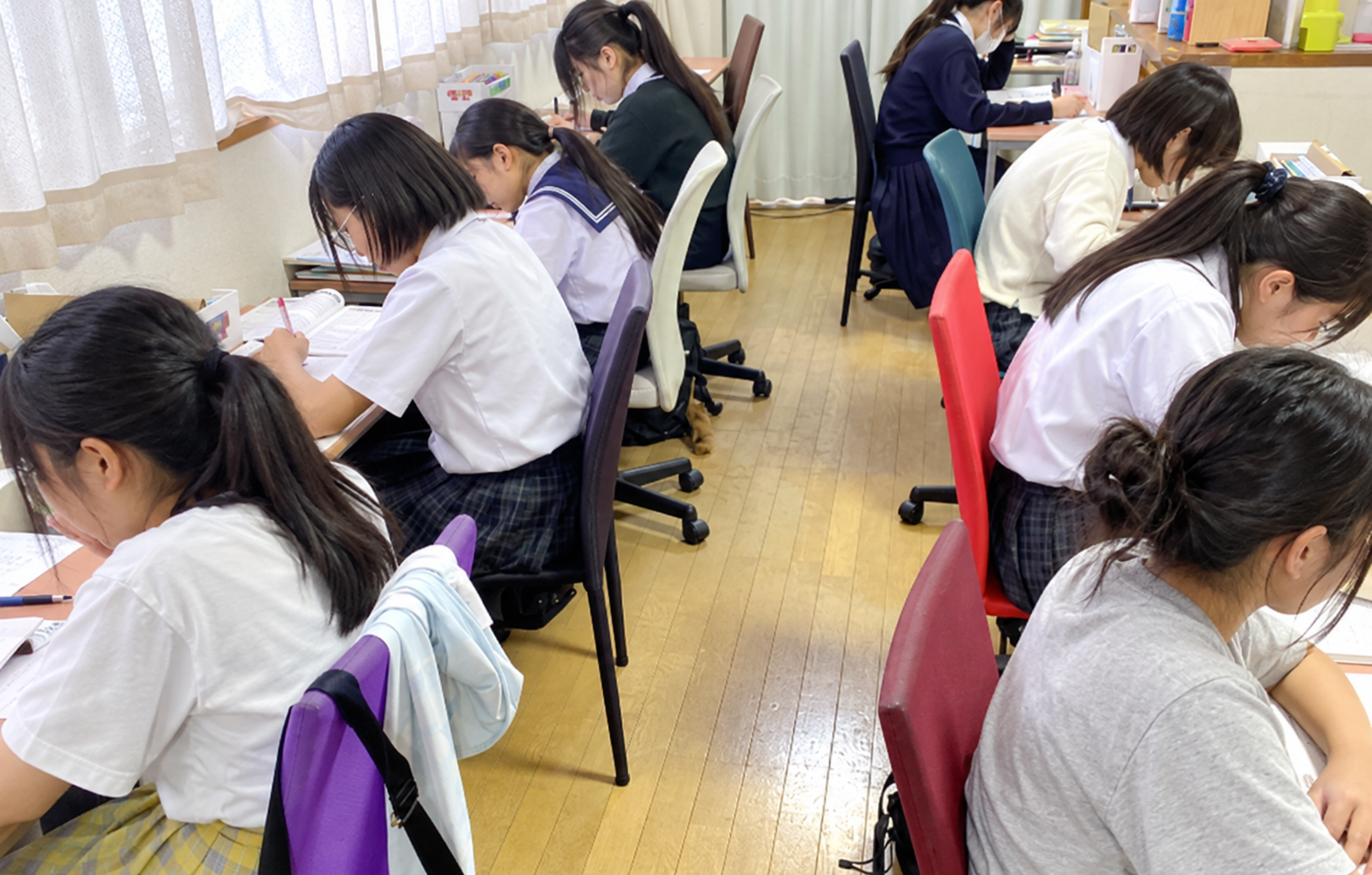 集中して学習する教室の様子